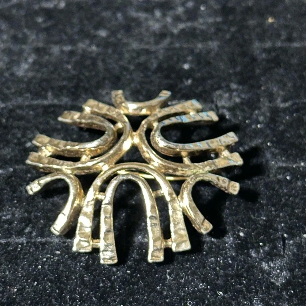 Vintage 1972 Sarah Coventry Sea Sprite Gold Tone Abstract Brooch Pin